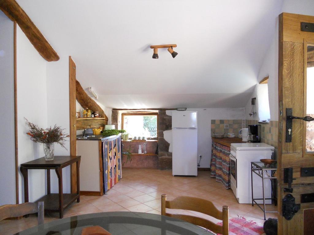 Gite Des Monts Saint-Izaire Room photo