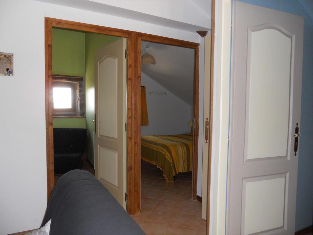 Gite Des Monts Saint-Izaire Room photo