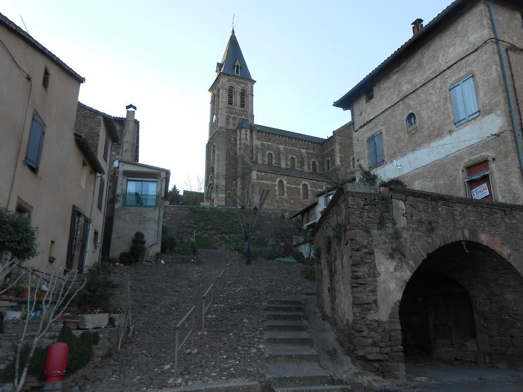 Gite Des Monts Hotel Saint-Izaire Exterior photo